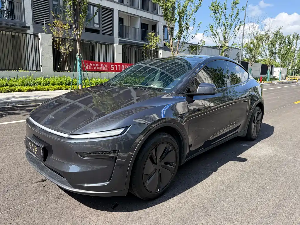 Tesla Model Y 2025