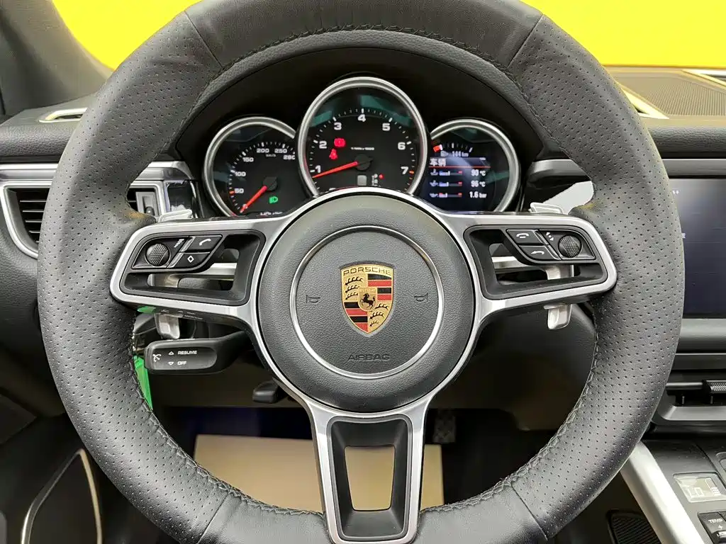 Porsche Macan — миниатюра 13