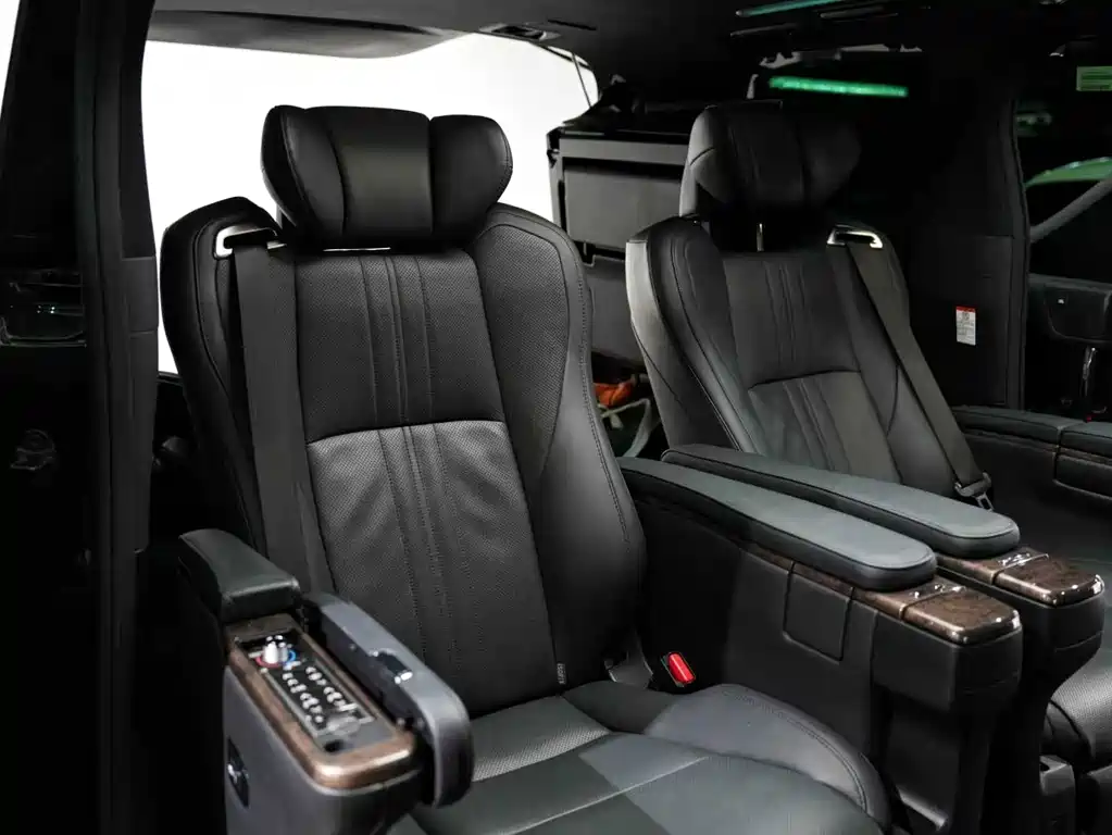 Toyota Alphard — миниатюра 22