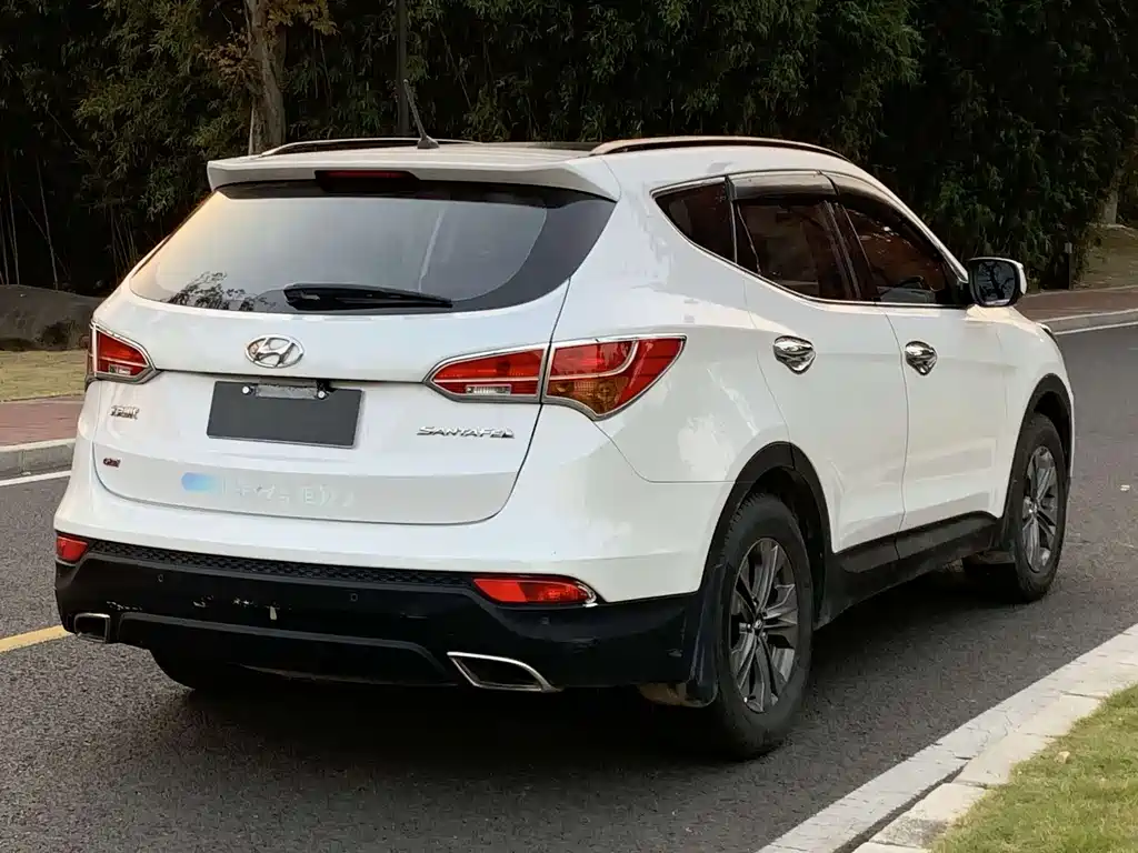 Hyundai Santa Fe 2015 2.4L AT 5 мест