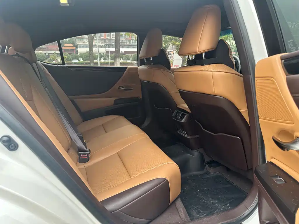 Lexus ES — миниатюра 8