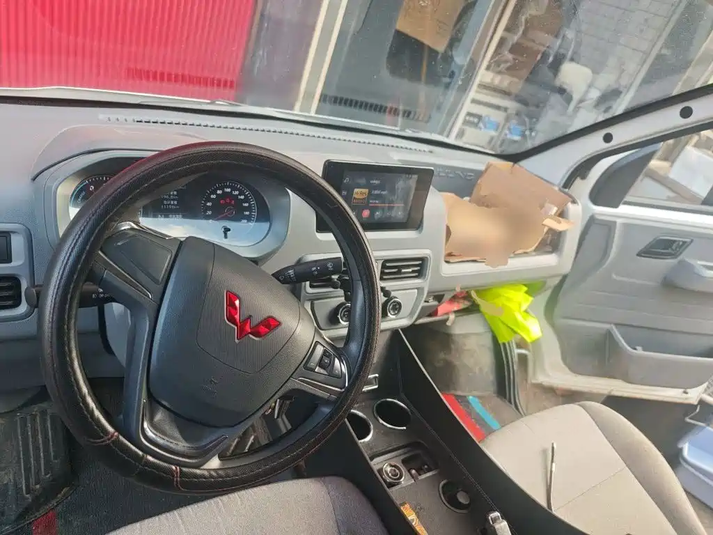 Wuling Yangguang — миниатюра 5