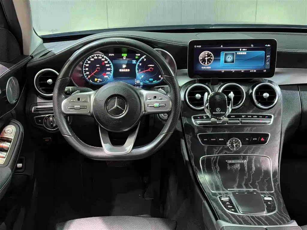 Mercedes-Benz C-Class — миниатюра 16