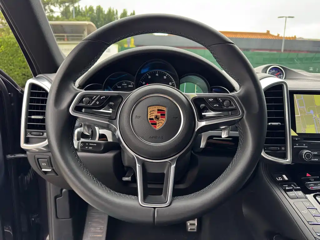 Porsche Cayenne — миниатюра 6