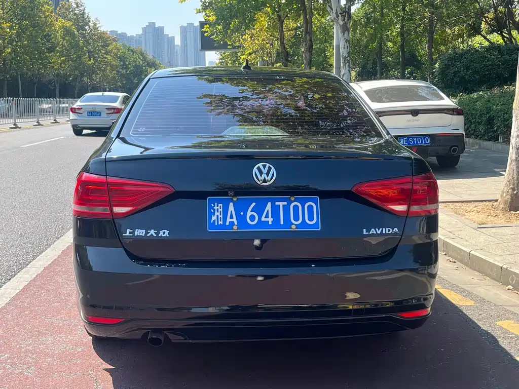 Volkswagen Lavida — миниатюра 5