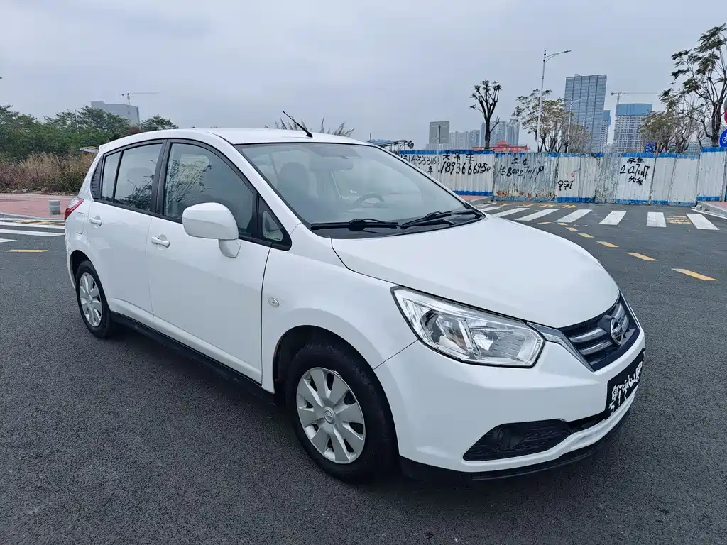 Venucia R50 1.6L Manual Fashion Edition, фото 3