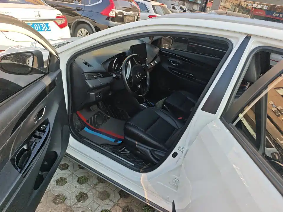 Toyota Yaris L — миниатюра 9