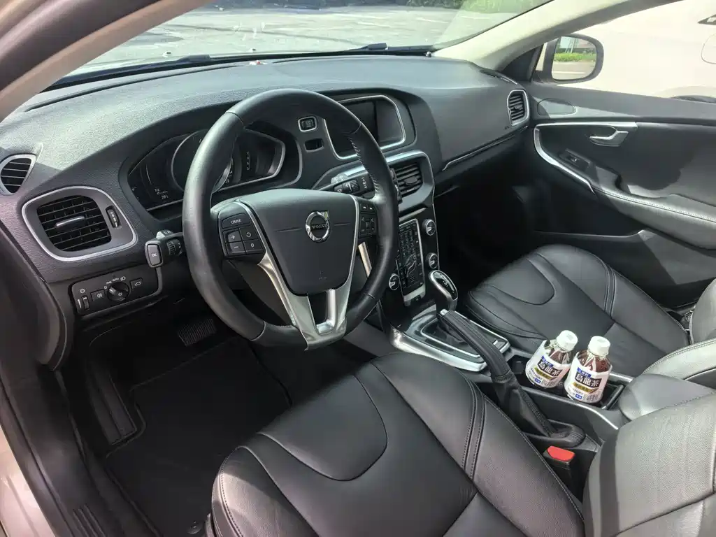 Volvo V40 — миниатюра 7