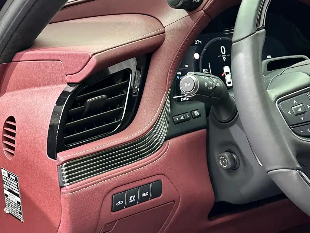 Lexus LS — миниатюра 15