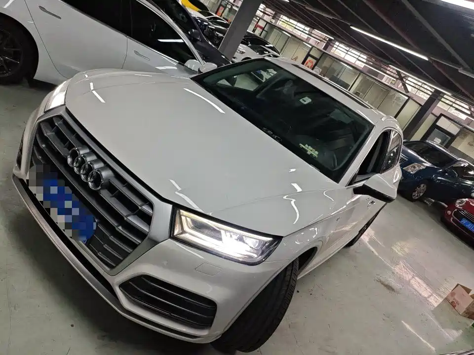 Audi Q5L 2020