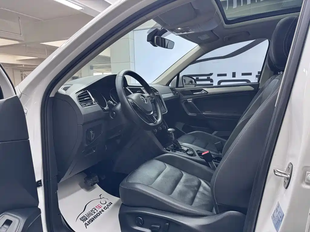 Volkswagen Tiguan L L 2019 380TSI AT Luxury 7 мест VI