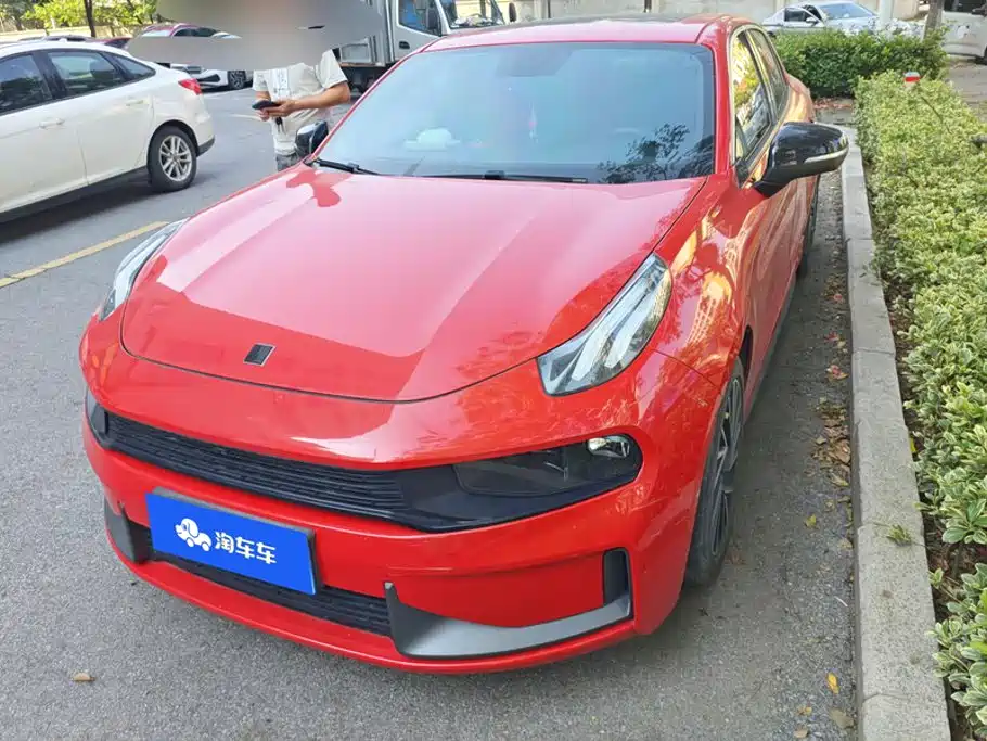 Lynk & Co 03