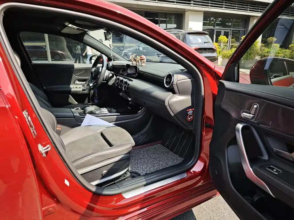 Mercedes-Benz A-Class — миниатюра 8