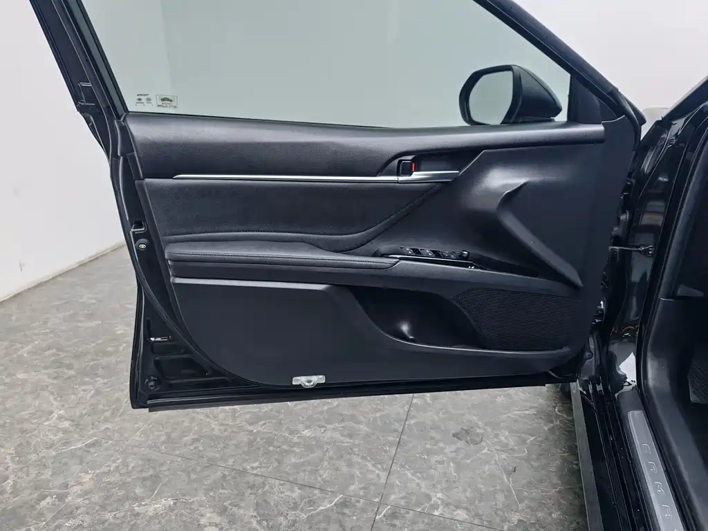 Toyota Camry — миниатюра 19