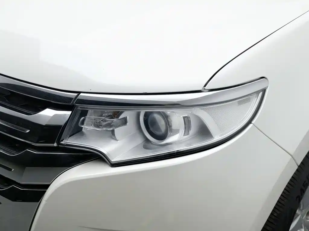 Ford Edge (Import) — миниатюра 7