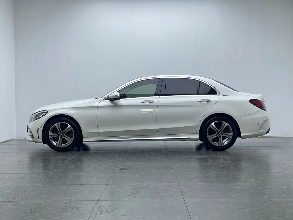 Mercedes-Benz C-Class — миниатюра 6