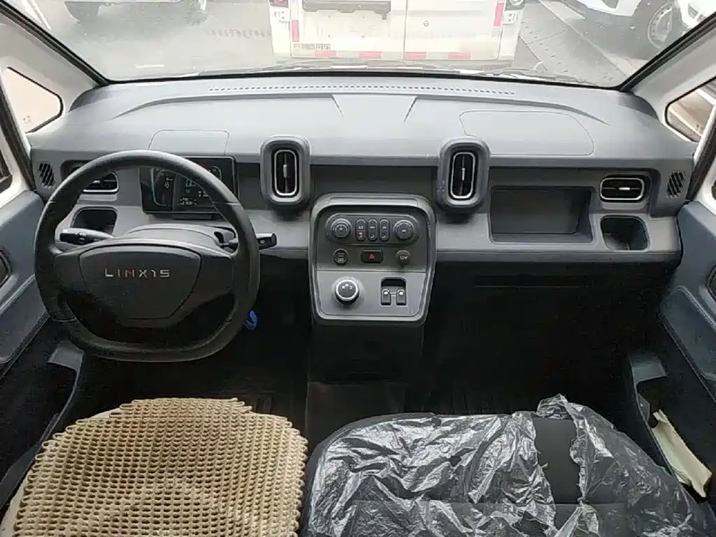 予风汽车 予风黄金仓 — миниатюра 10