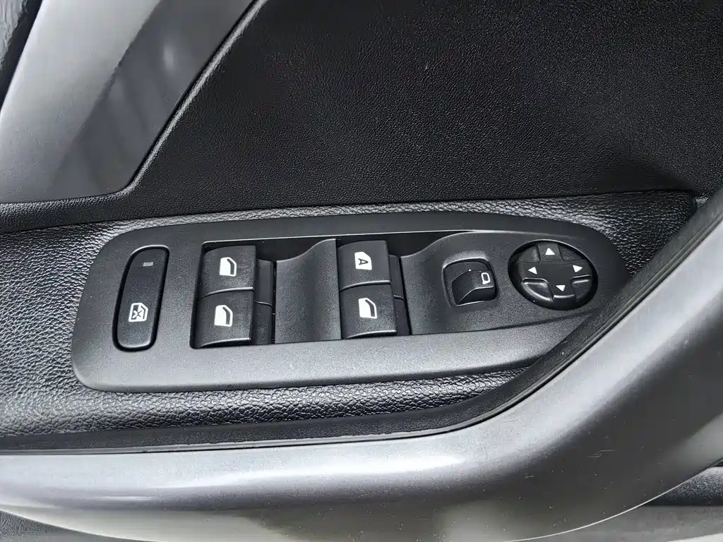 Peugeot 2008 — миниатюра 9