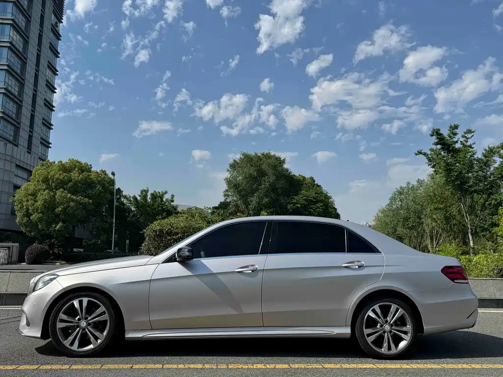 Mercedes-Benz E-Class — миниатюра 3