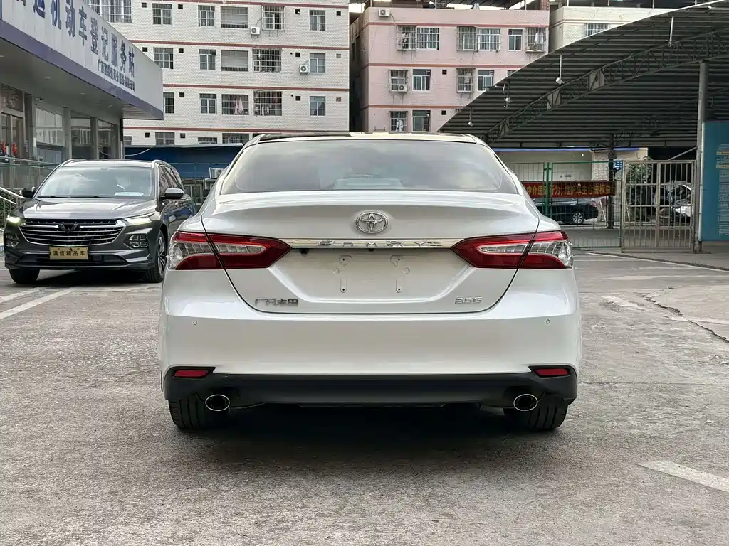 Toyota Camry — миниатюра 5