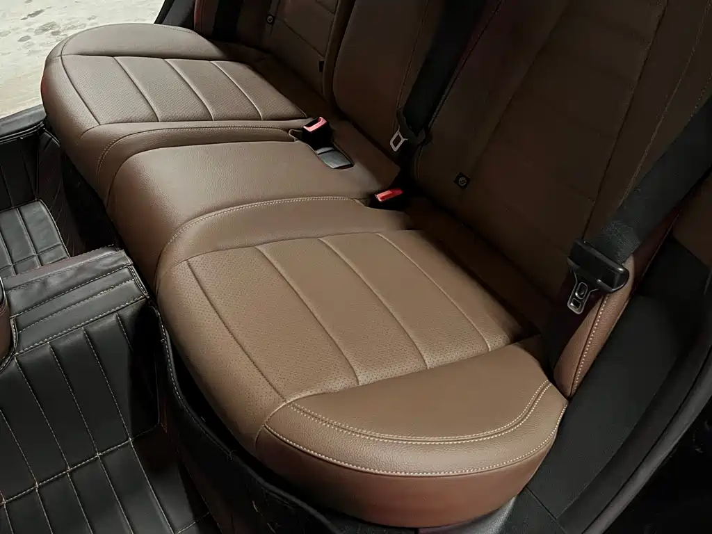 Mercedes-Benz E-Class — миниатюра 33
