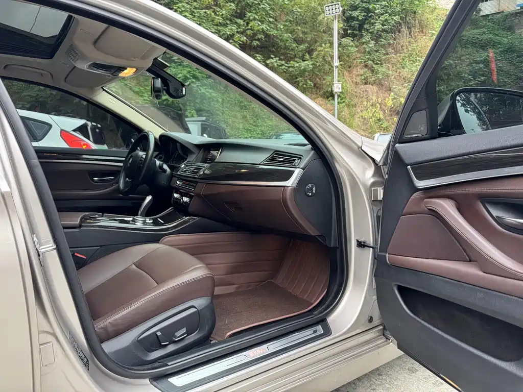 BMW 5 Series — миниатюра 16