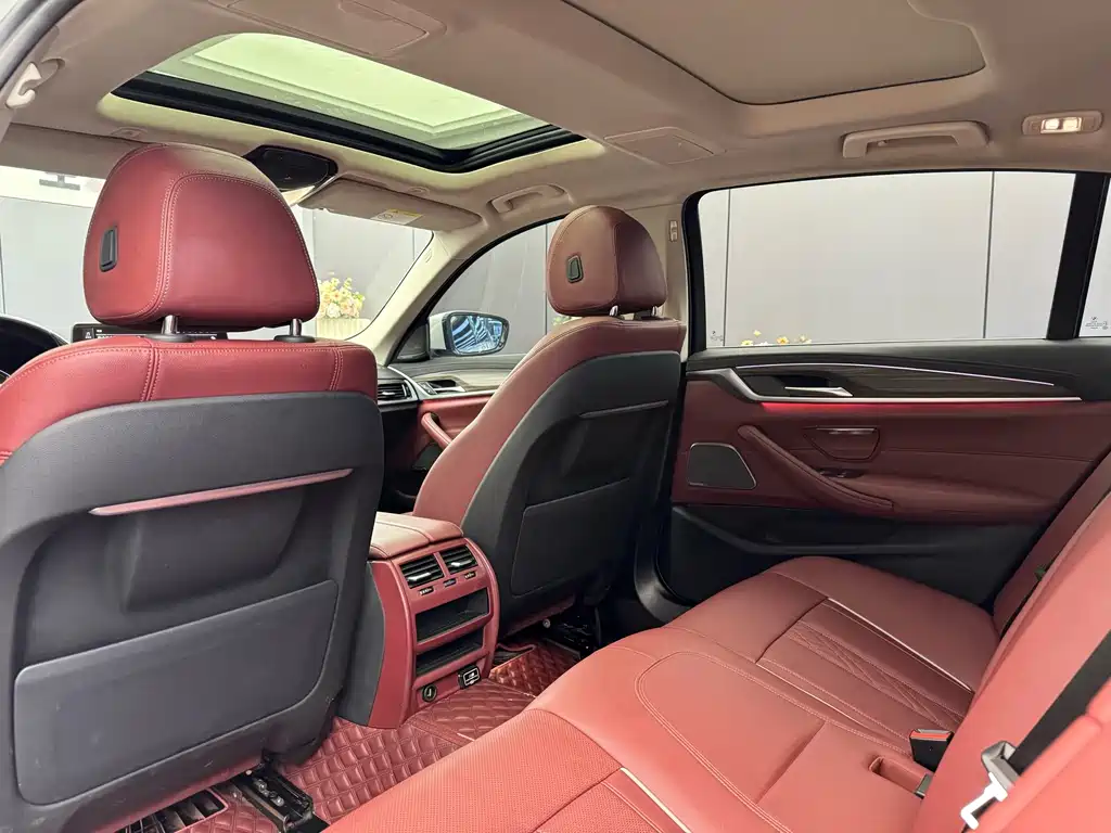 BMW 5 Series — миниатюра 8