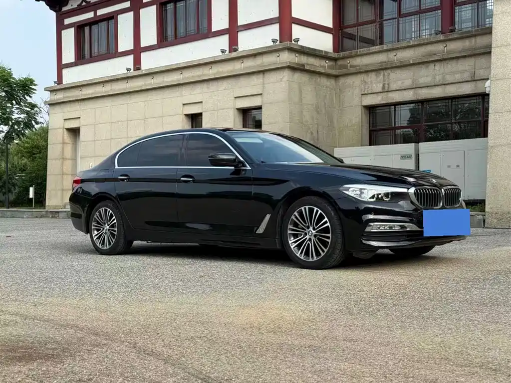 BMW 5 Series — миниатюра 3
