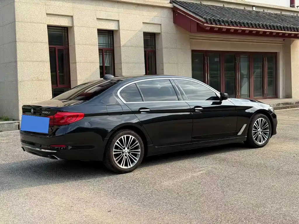 BMW 5 Series — миниатюра 4
