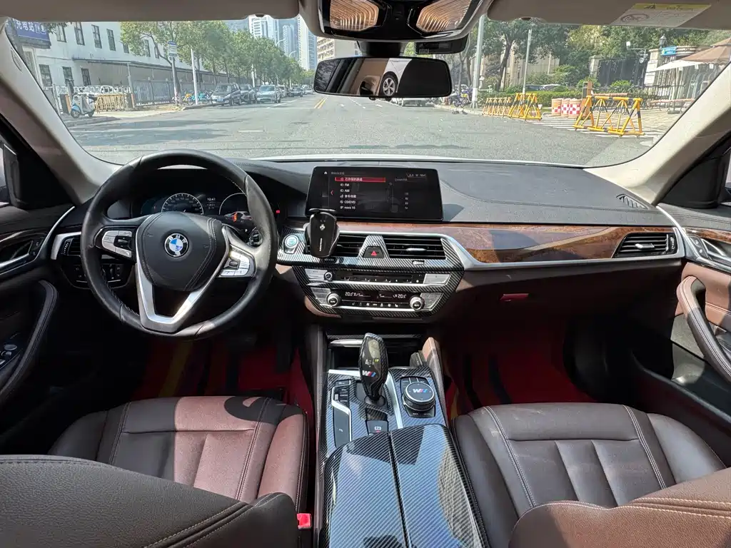 BMW 5 Series — миниатюра 7