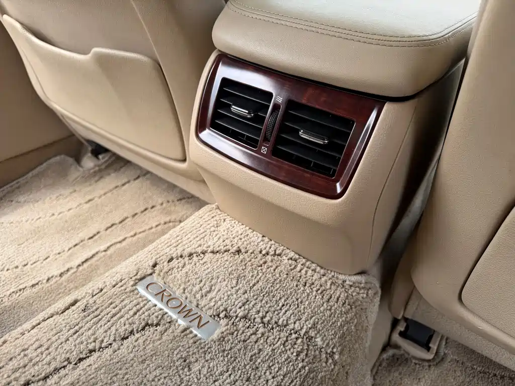 Toyota Crown — миниатюра 11