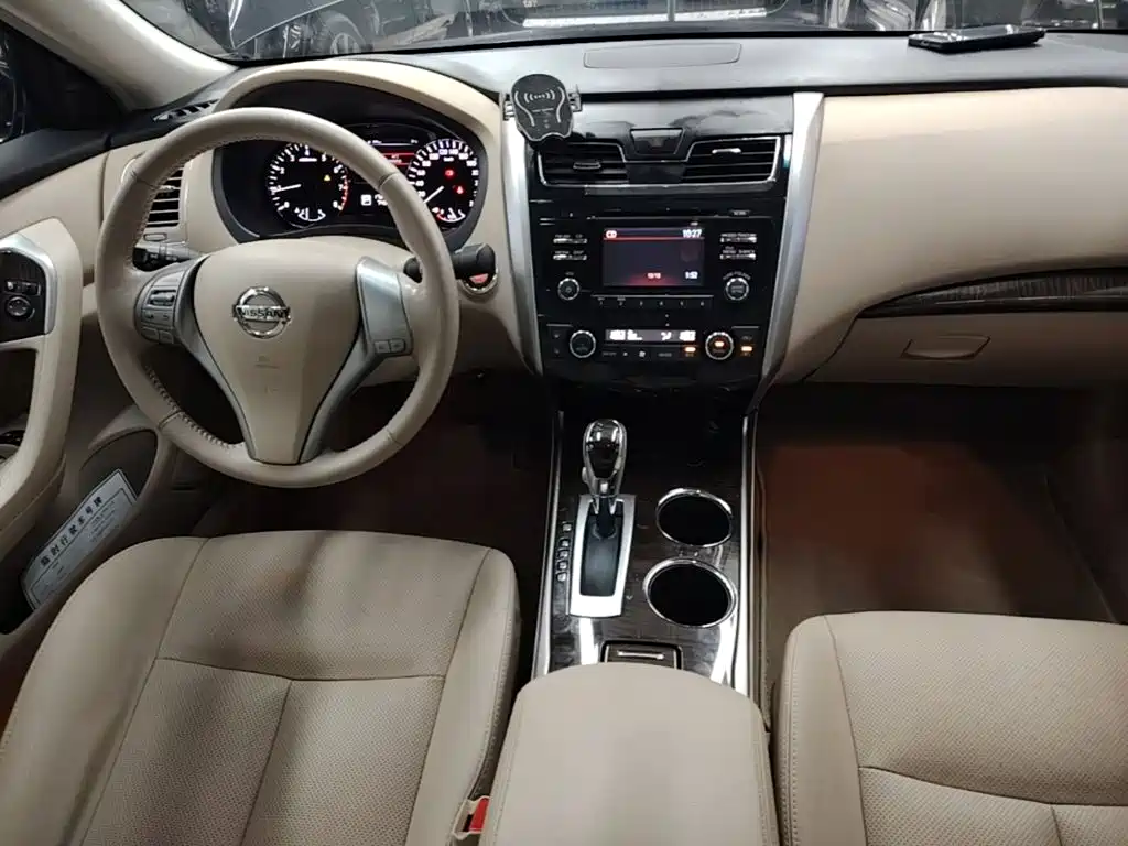 Nissan Altima 2015 2.0L XL Upper