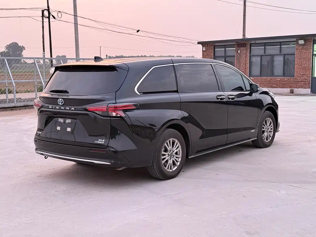 Toyota Sienna 2023 2.5L Luxury