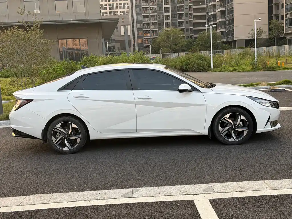 Hyundai Elantra — миниатюра 6