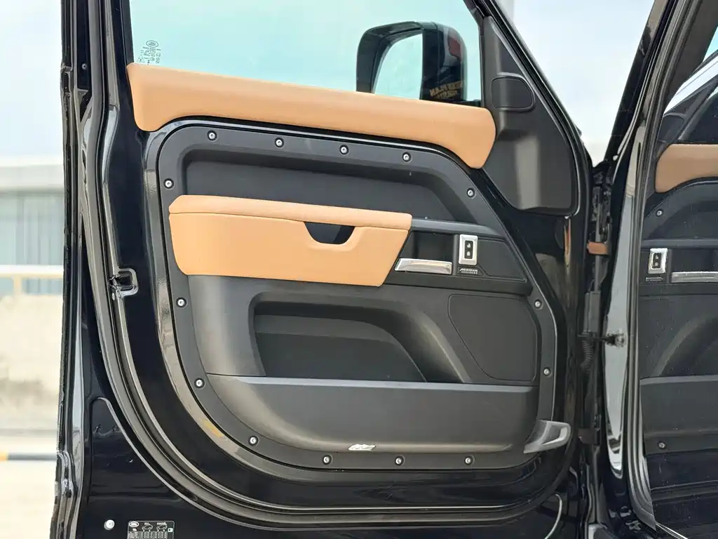 Land Rover Defender — миниатюра 16