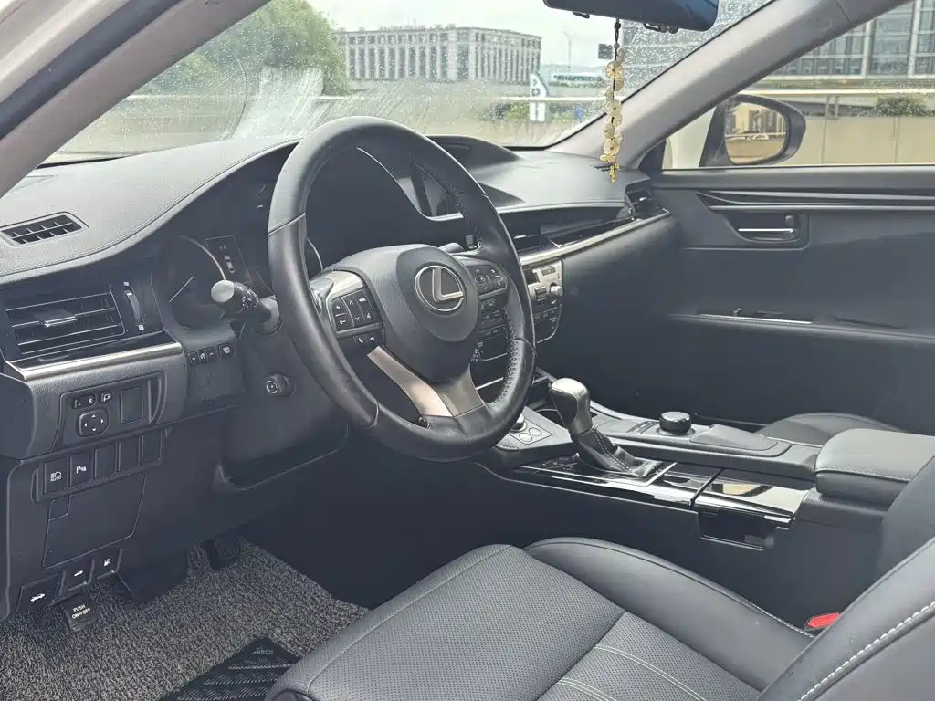 Lexus ES — миниатюра 10