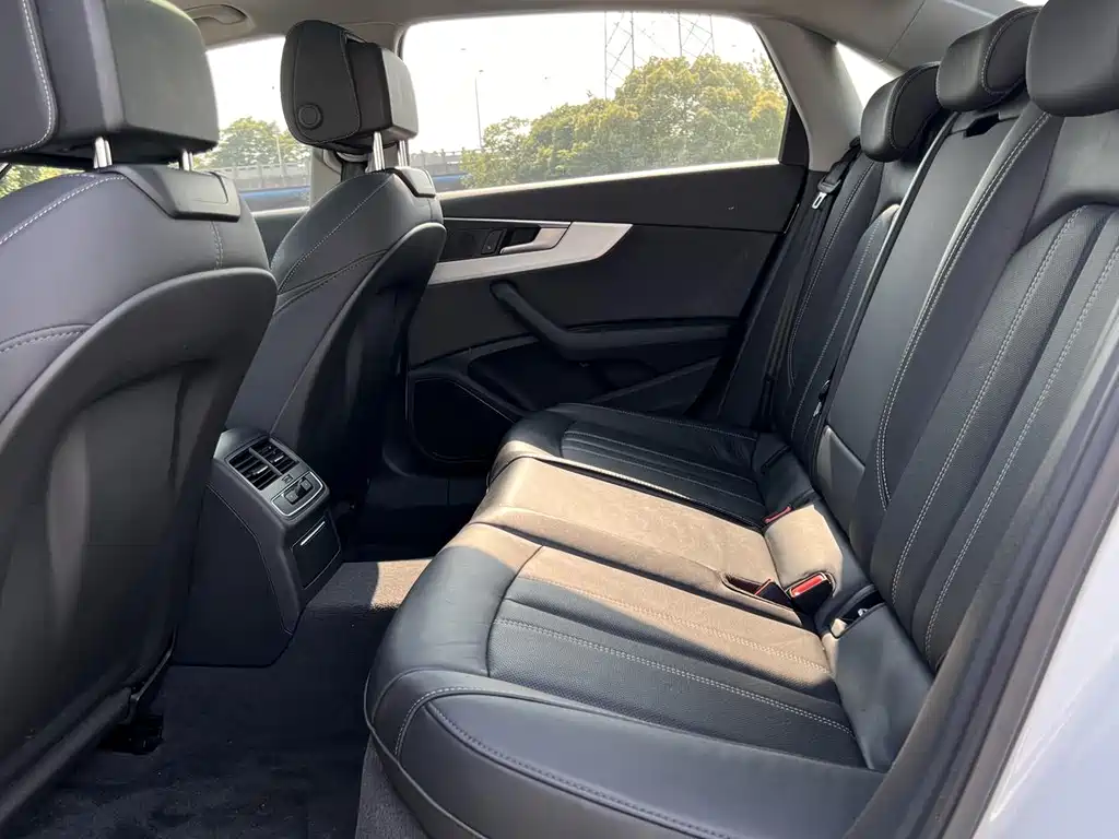 Audi A4L 2023 40 TFSI Fashion