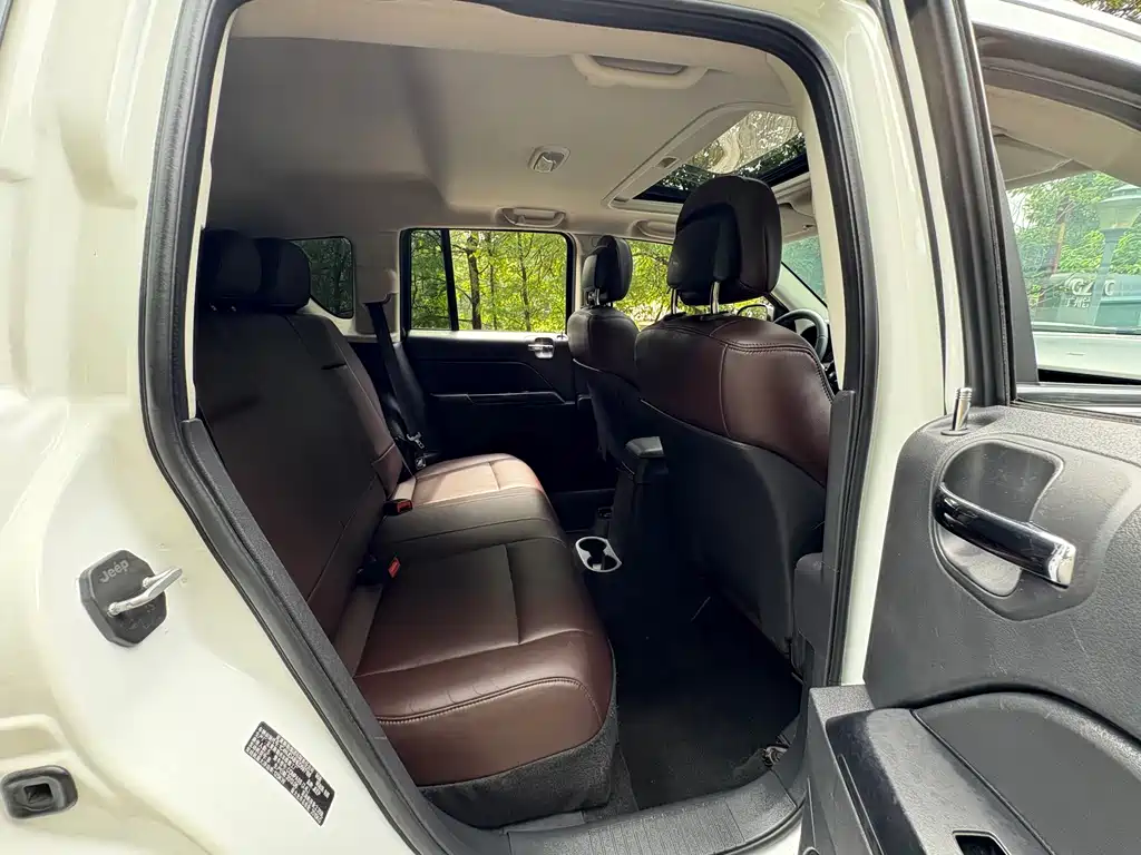 Jeep Compass (Import) — миниатюра 9