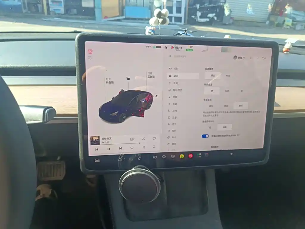 Tesla Model 3 — миниатюра 7