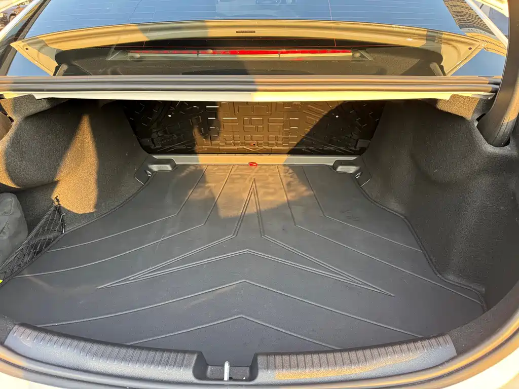 Mercedes-Benz C-Class — миниатюра 12