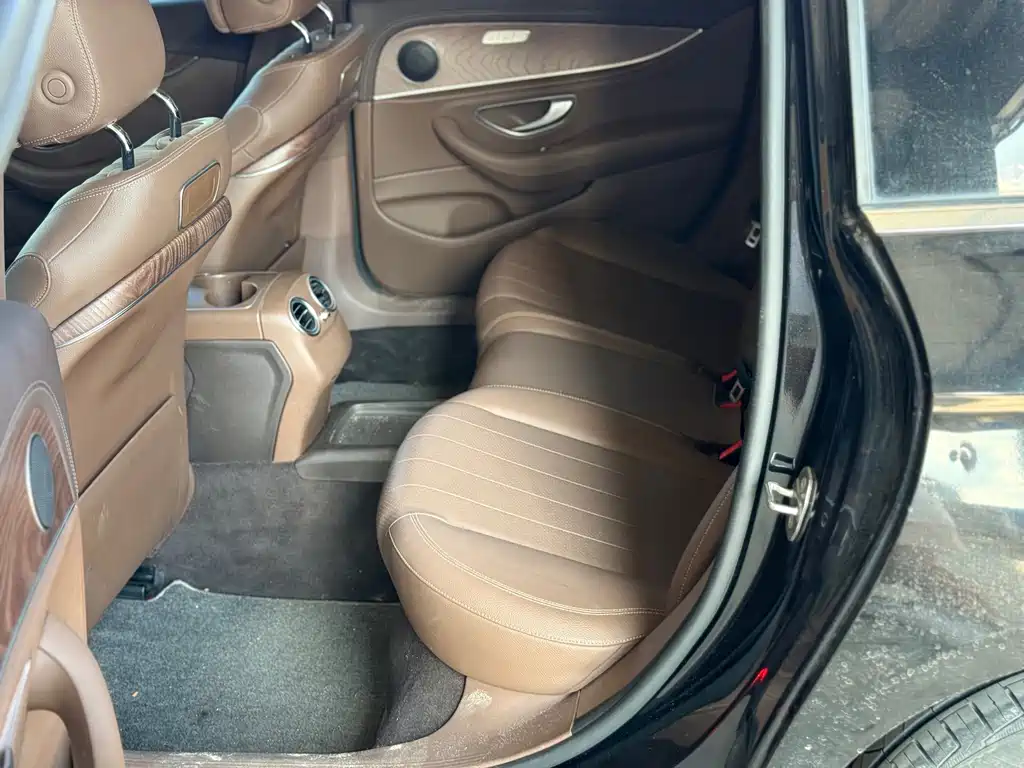 Mercedes-Benz E-Class — миниатюра 5
