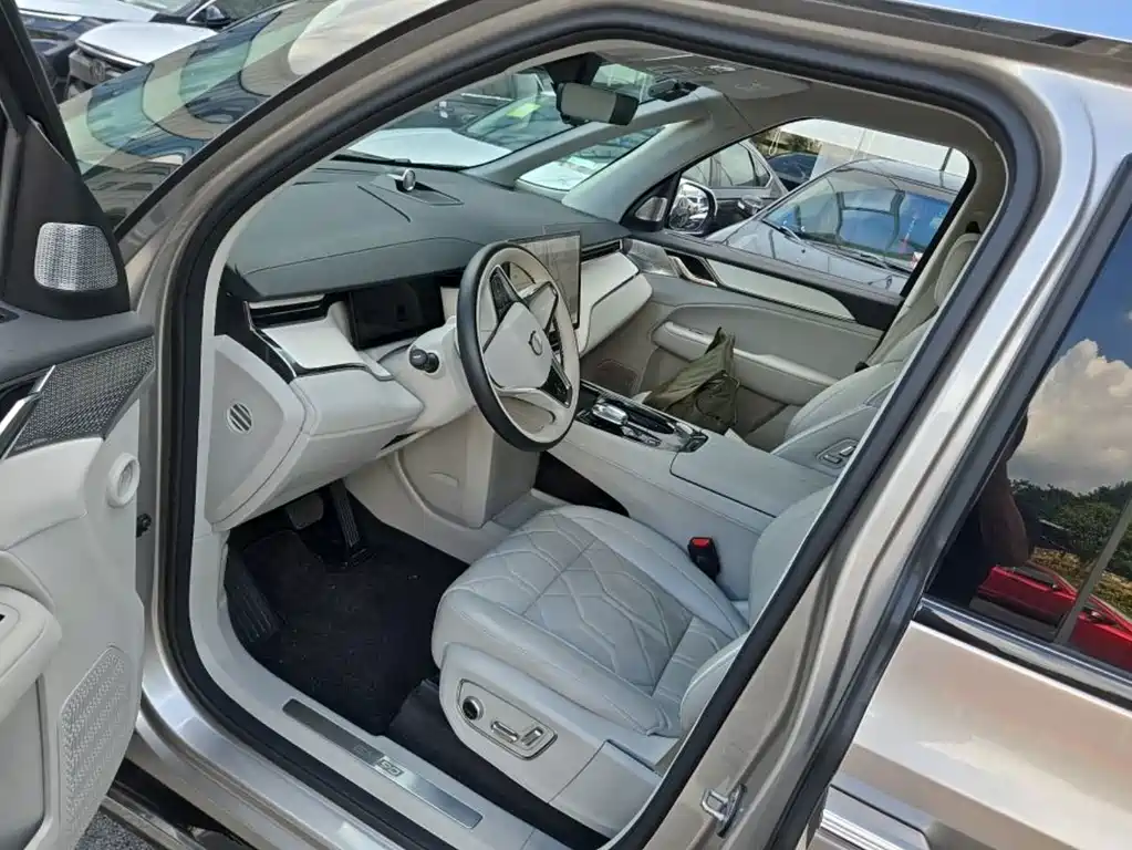 Volvo EM90 — миниатюра 5