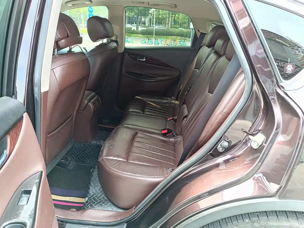 Infiniti EX — миниатюра 6