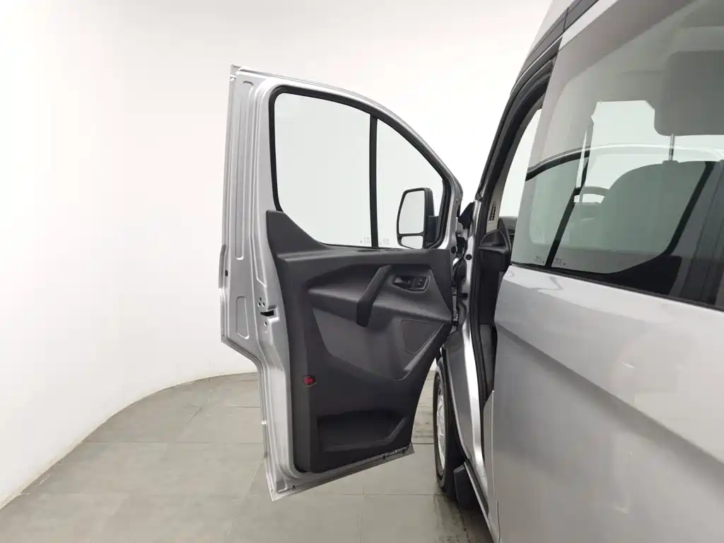 Ford Transit — миниатюра 16