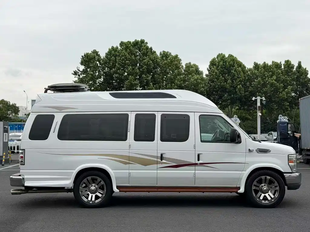 Ford E350 — миниатюра 3