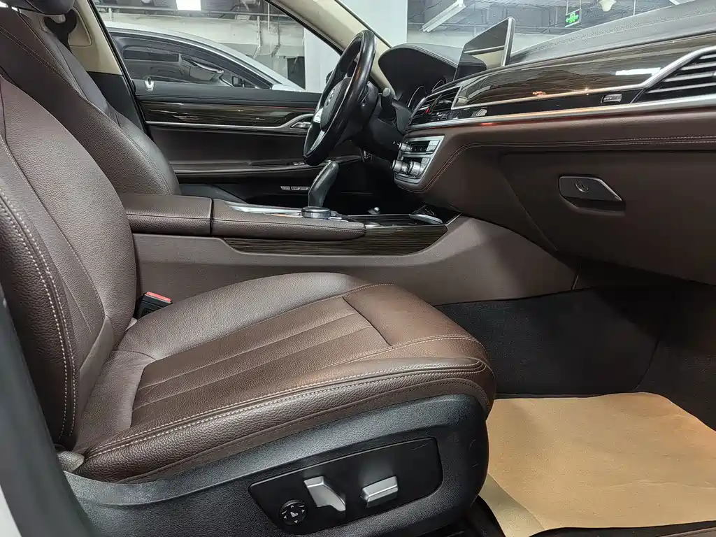 BMW 7 Series 7 2018 730Li Lead