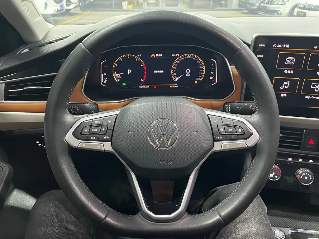 VOLKSWAGEN BORA
