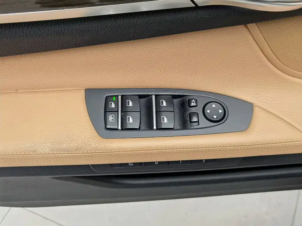 BMW 7 Series — миниатюра 9
