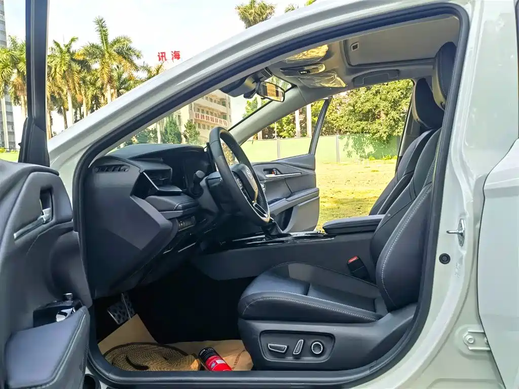 Toyota Camry 2026 2.0HSE Sport Lite