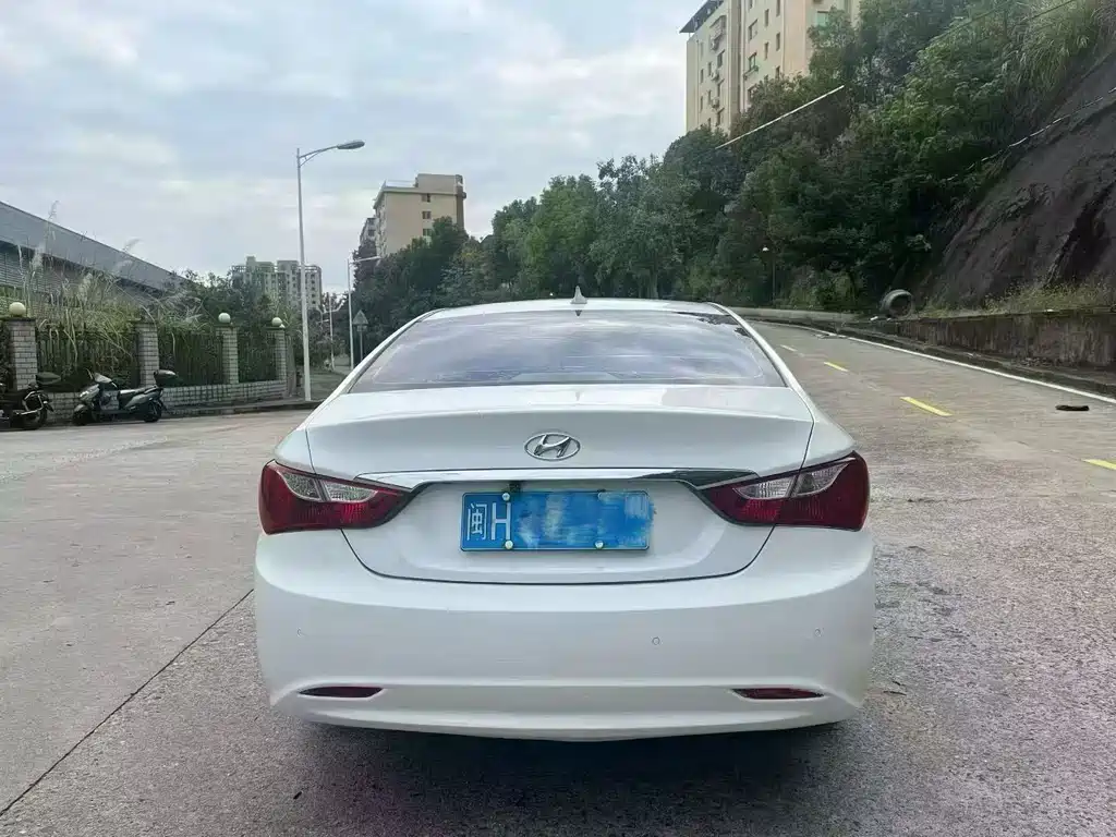 Hyundai Sonata 2.0L Auto Premium Edition, фото 4